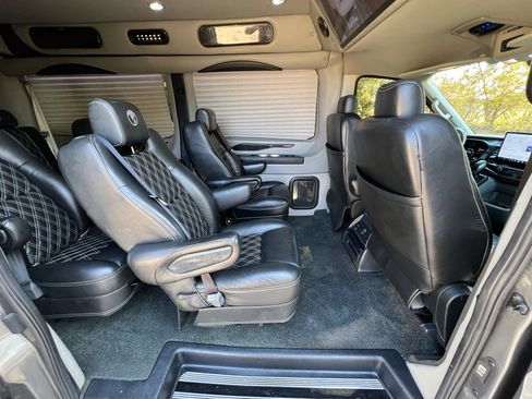 Used 2022 Ford Transit 250 Medium Roof AWD image 42