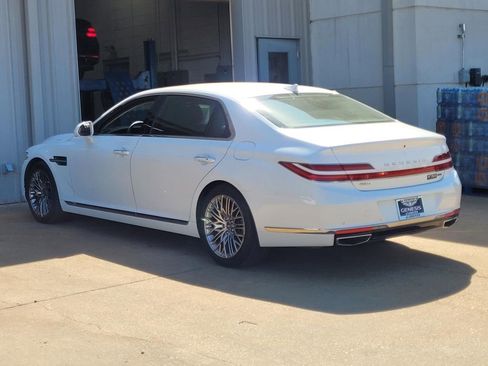 Used 2022 Genesis G90 5.0 Ultimate image 3