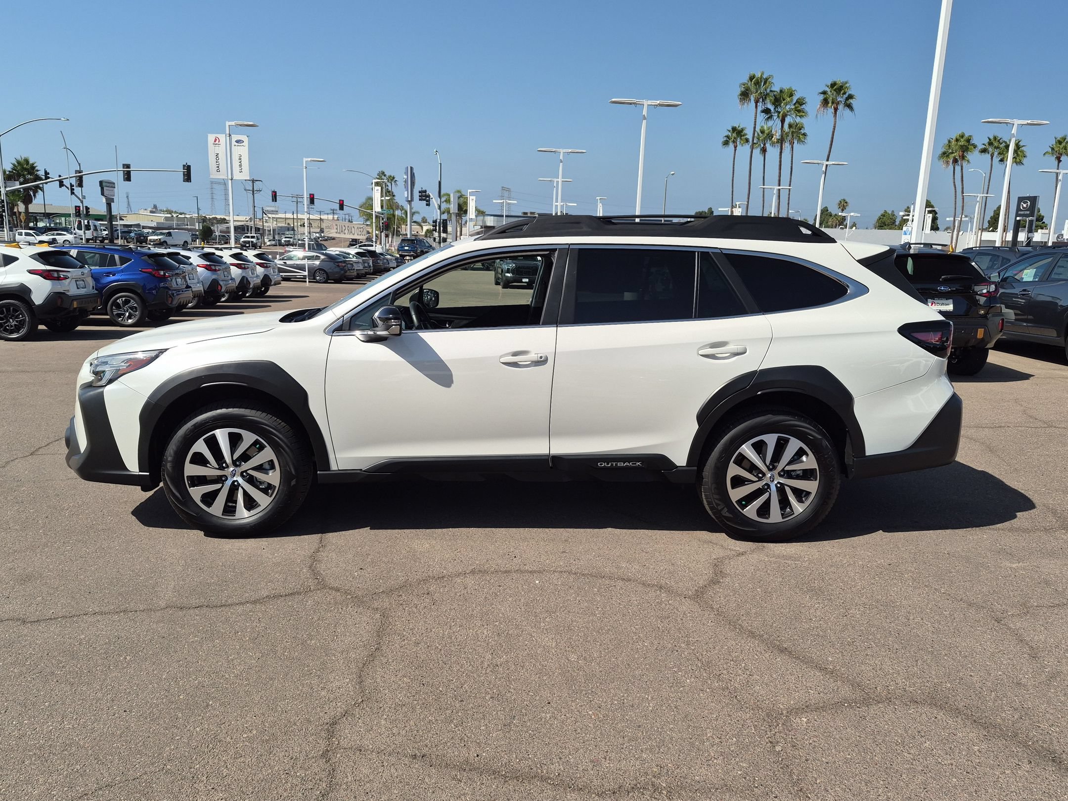 Used 2025 Subaru Outback Premium AWD/4WD image 4