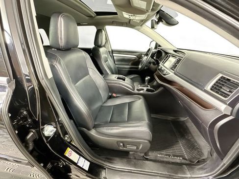 Used 2019 Toyota Highlander XLE w/ Protection Package #3 image 30