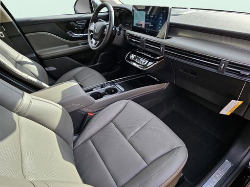 New 2026 Lincoln Corsair Premiere image 15