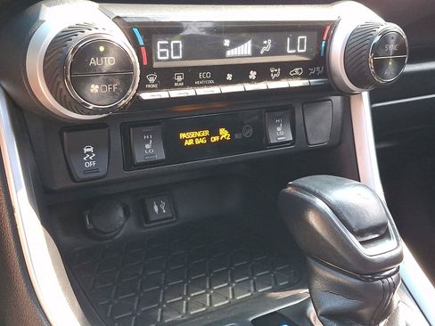 Used 2019 Toyota RAV4 XSE AWD/4WD image 16