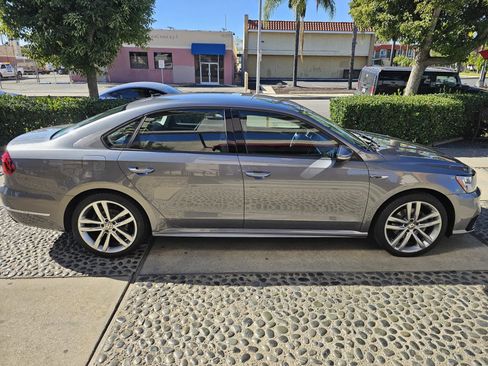 Used 2018 Volkswagen Passat 2.0T R-Line image 4