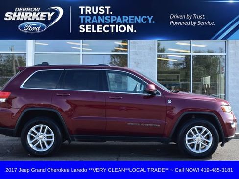 Used 2017 Jeep Grand Cherokee Laredo w/ Quick Order Package 23E AWD/4WD image 3