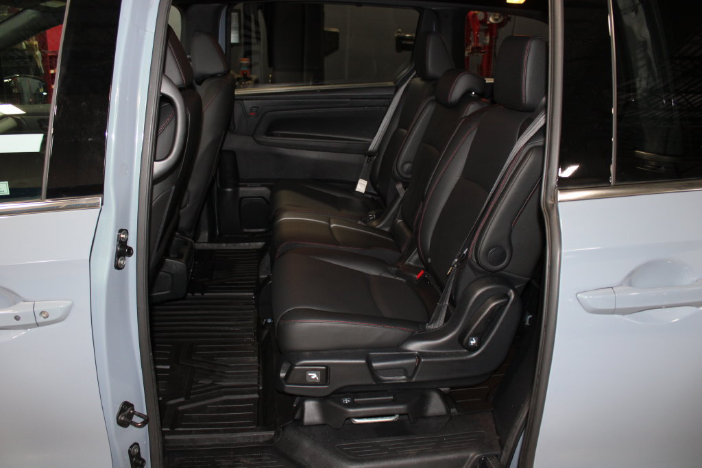 Used 2024 Honda Odyssey Sport image 11