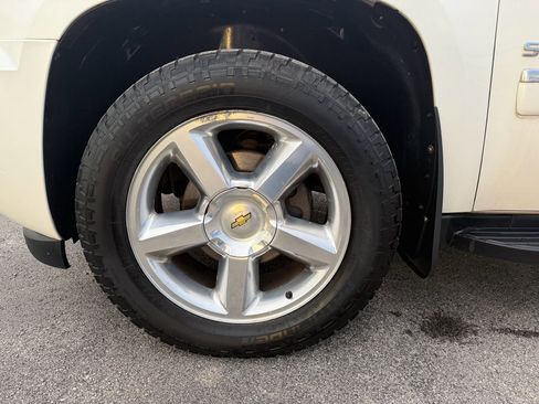 Used 2013 Chevrolet Suburban LTZ image 9