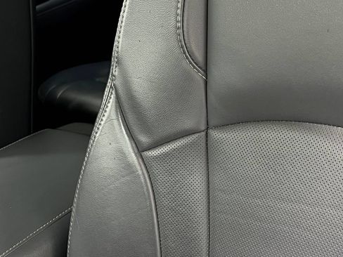 Used 2018 Buick Enclave Essence AWD/4WD image 19