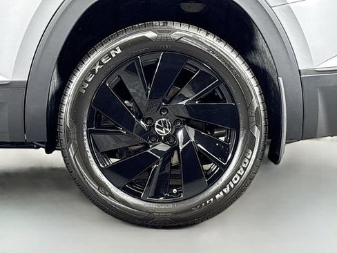 New 2026 Volkswagen Atlas SE image 32