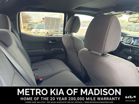 Used 2016 Toyota Tacoma TRD Off-Road w/ Premium & Technology Package image 32