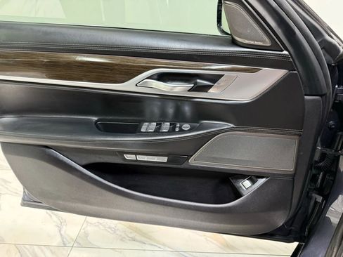 Used 2018 BMW 740i xDrive image 12