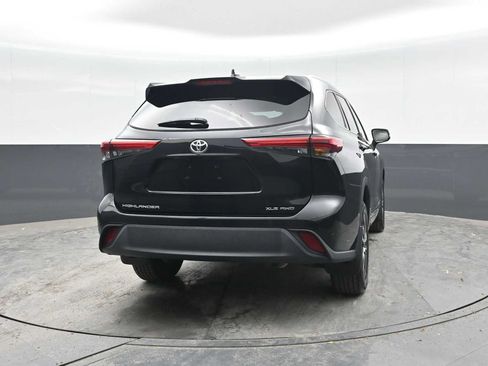 Used 2021 Toyota Highlander XLE AWD/4WD image 10
