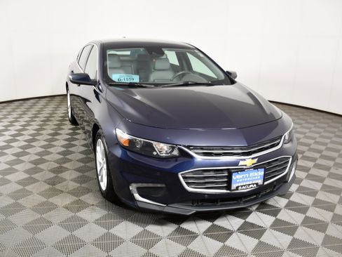 Used 2017 Chevrolet Malibu Hybrid w/ Leather Package FWD image 3