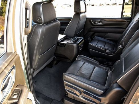 Used 2023 Chevrolet Suburban Premier image 38