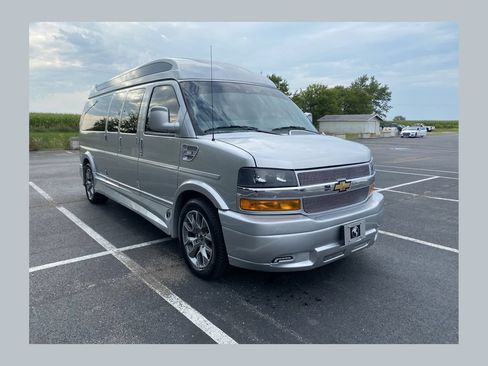 Used 2025 Chevrolet Express 2500 Extended w/ Driver Convenience Package RWD image 1