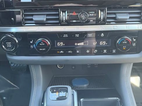 New 2026 Nissan Pathfinder Platinum image 17