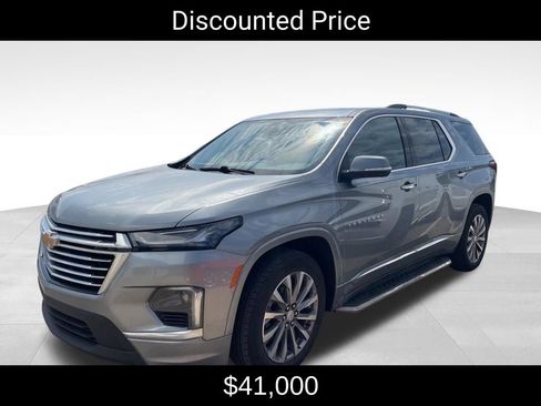 Used 2023 Chevrolet Traverse Premier image 3