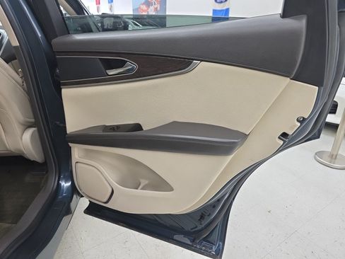 Used 2016 Lincoln MKX Reserve w/ Climate Package AWD/4WD image 16