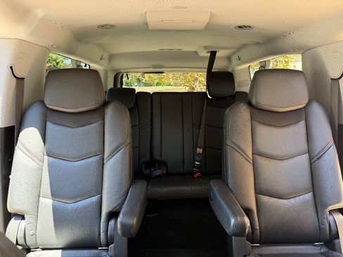 Used 2018 Cadillac Escalade ESV Luxury RWD image 18