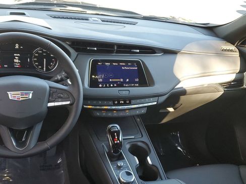 Used 2022 Cadillac XT4 Premium Luxury w/ Enhanced Visibility Package image 19