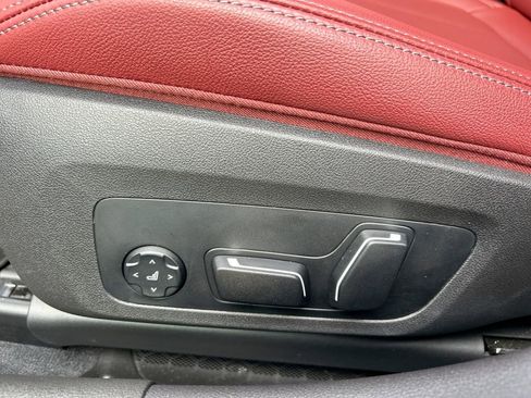 Used 2025 BMW 330i Sedan w/ Convenience Package RWD image 38