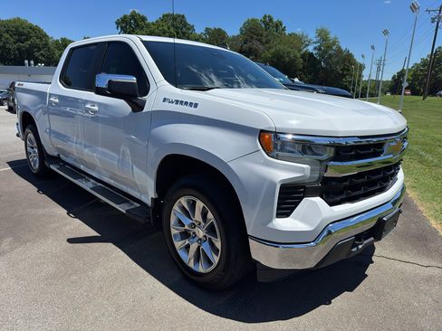 Used 2023 Chevrolet Silverado 1500 LT AWD/4WD image 3