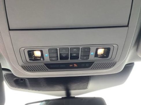 Used 2021 Ford Explorer XLT w/ Equipment Group 202A AWD/4WD image 33