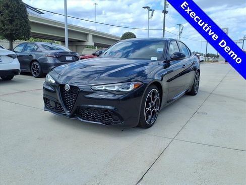 New 2025 Alfa Romeo Giulia Veloce w/ Veloce Package Rwd image 2