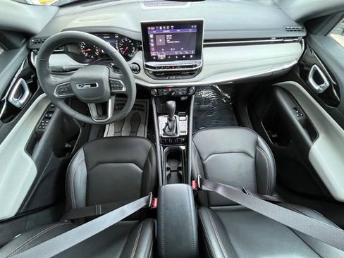 Used 2024 Jeep Compass Limited image 22