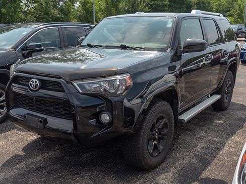 Used 2017 Toyota 4Runner SR5 AWD/4WD image 3