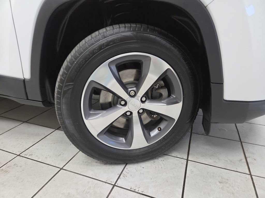 Used 2019 Jeep Cherokee Limited AWD/4WD image 8