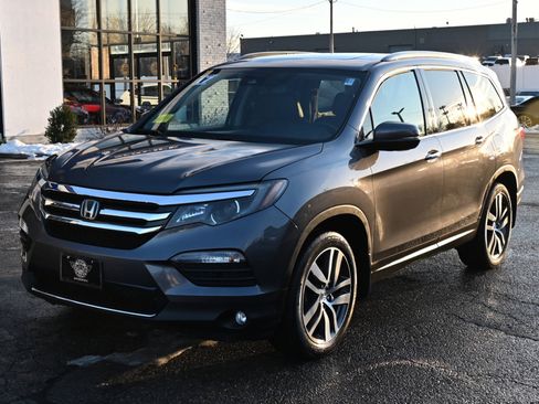 Used 2017 Honda Pilot Touring image 2