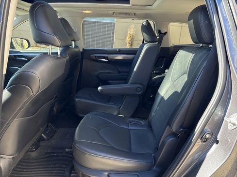 Used 2022 Toyota Highlander Platinum image 31