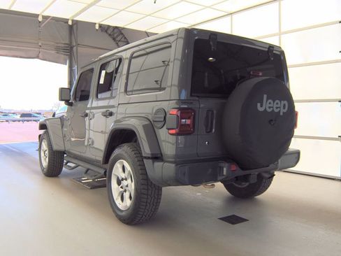 Used 2018 Jeep Wrangler Unlimited Sahara image 3