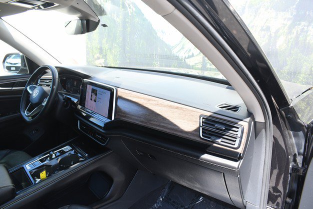 Used 2024 Volkswagen Atlas SEL AWD/4WD image 25