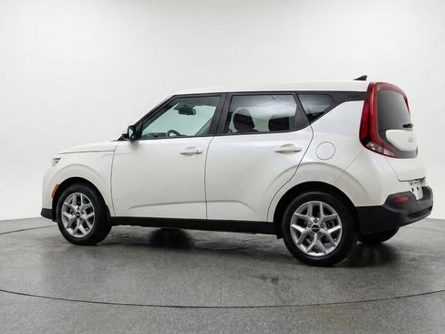 Used 2025 Kia Soul LX w/ LX Technology Package FWD image 6