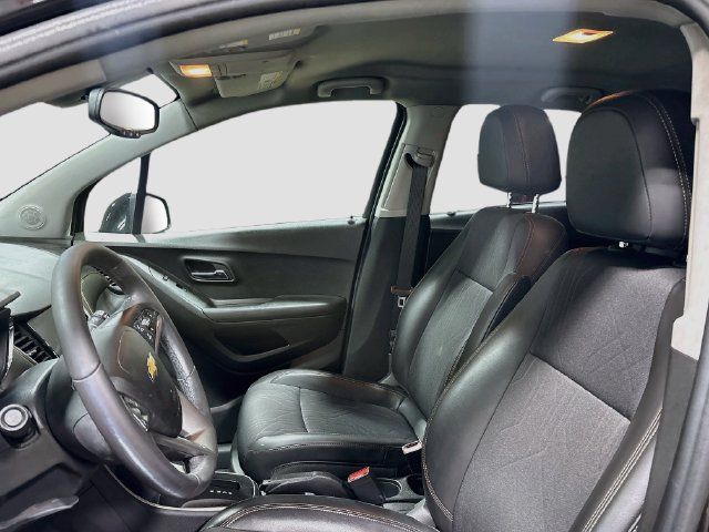 Used 2021 Chevrolet Trax LT w/ Driver Confidence Package AWD/4WD image 18