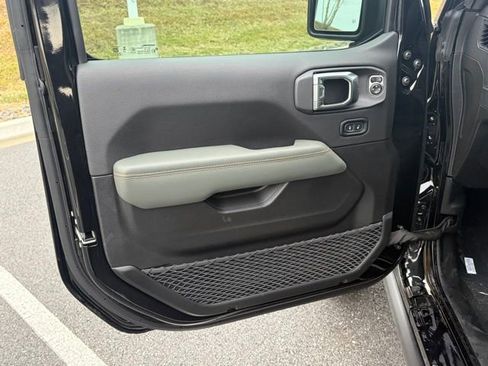 New 2026 Jeep Gladiator Mojave image 12