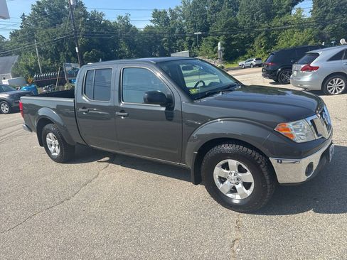 Used 2011 Nissan Frontier SV AWD/4WD image 6