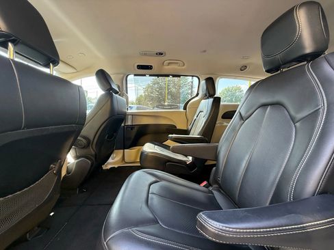 Used 2021 Chrysler Voyager Lxi image 24