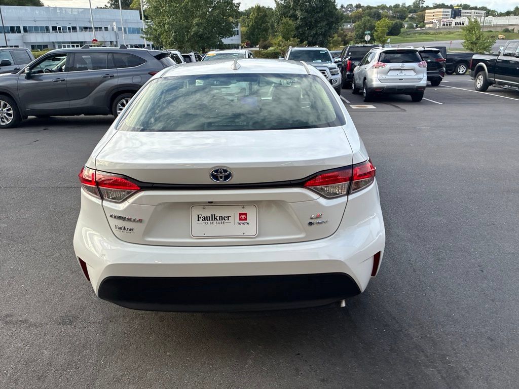 Used 2025 Toyota Corolla LE FWD image 11