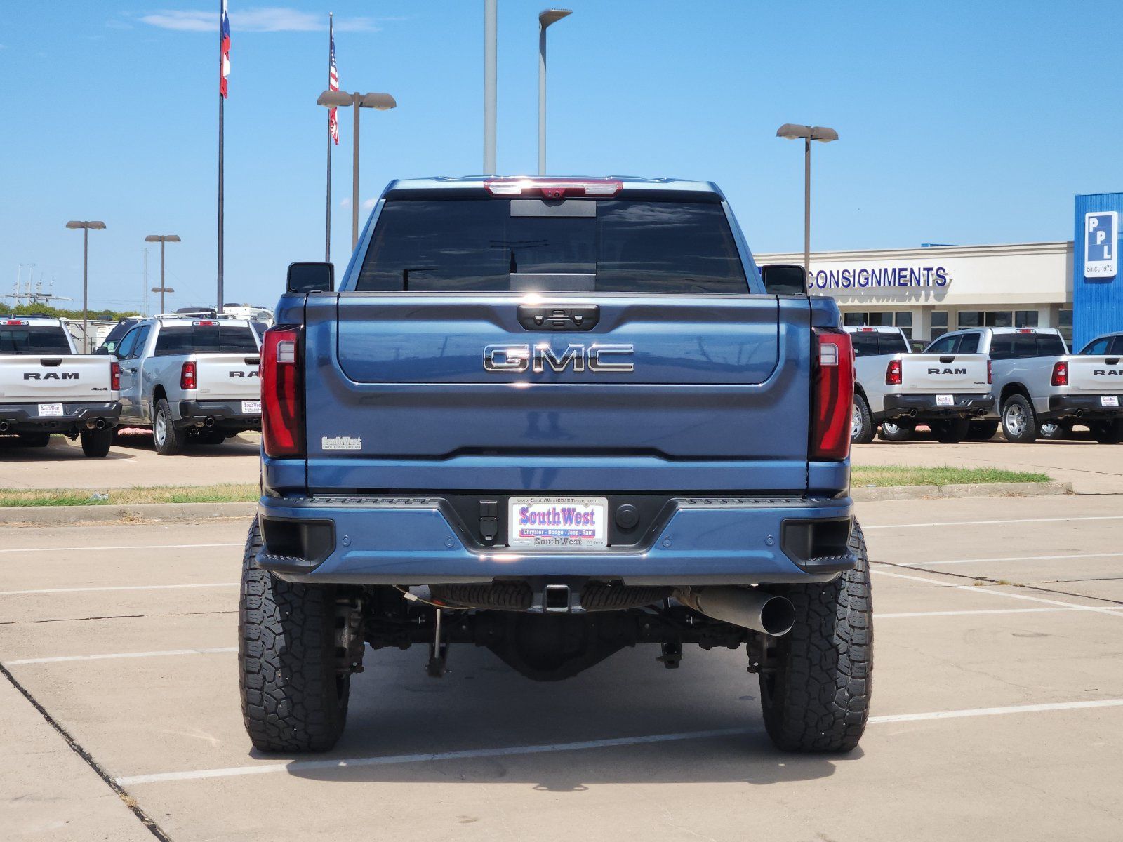 Used 2025 GMC Sierra 2500 Denali Ultimate AWD/4WD image 8