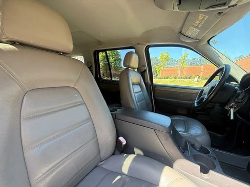 Used 2005 Ford Explorer Sport XLT image 22