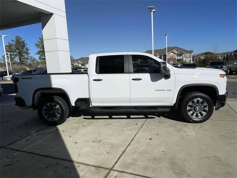 Used 2023 Chevrolet Silverado 2500 Custom w/ Custom Convenience Package image 5