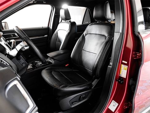 Used 2019 Ford Explorer Limited w/ Class III Trailer Tow Package image 31