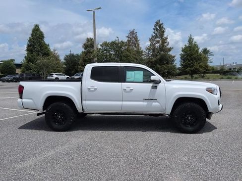 Used 2022 Toyota Tacoma SR5 RWD image 3
