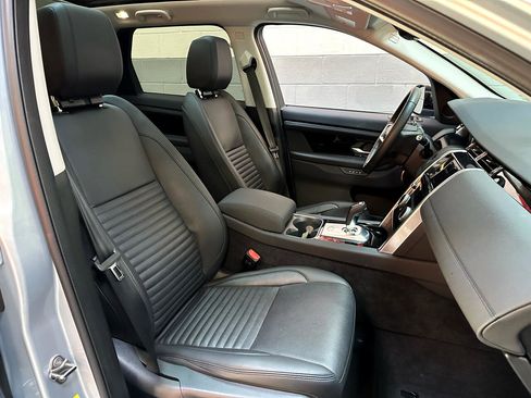 Used 2023 Land Rover Discovery Sport SE image 9
