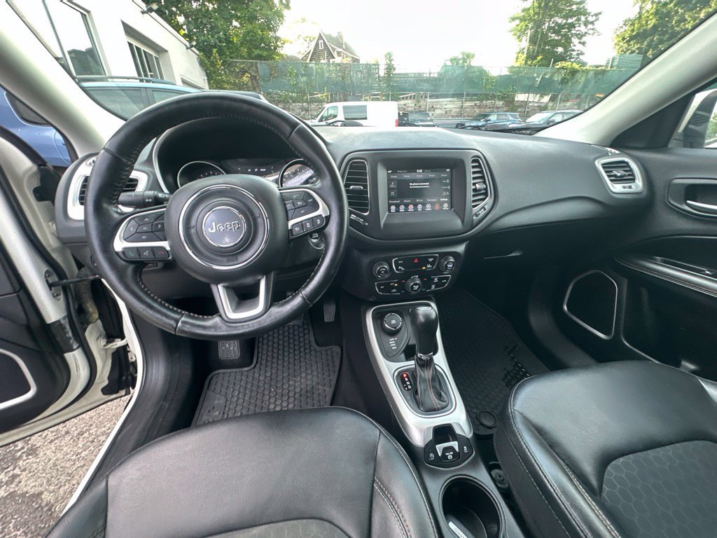 Used 2019 Jeep Compass Latitude w/ Cold Weather Group AWD/4WD image 27