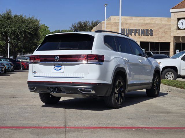 Used 2024 Volkswagen Atlas SE w/ Panoramic Sunroof Package FWD image 8