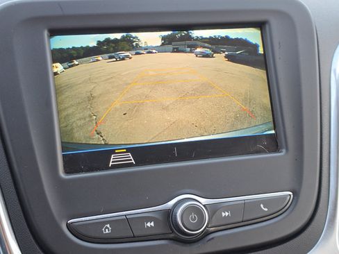 Used 2019 Chevrolet Equinox LS FWD image 23