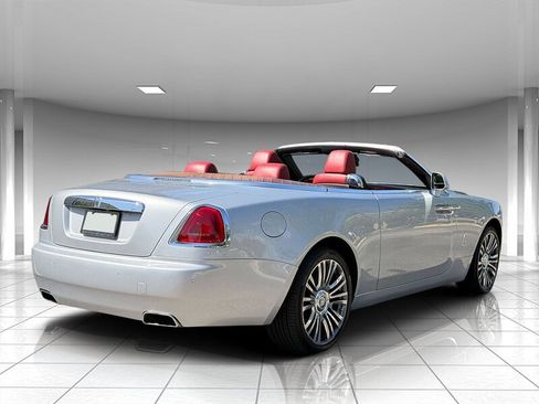 Used 2016 Rolls-Royce Dawn image 3